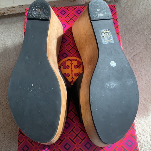 TORY BURCH WEDGE SLIDE BLACK Size 7.5 - Picture 4 of 15
